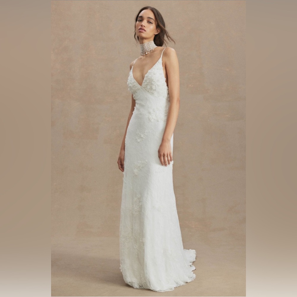 NWT BHLDN Meadow V-Neck Floral Appliqué Sheath Wedding Dress
